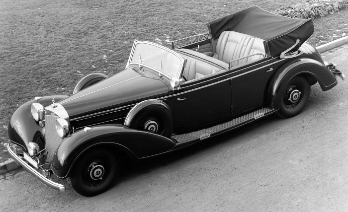 Mercedes-Benz Typ â€žGroÃŸer Mercedesâ€ (Baureihe W 150, 1938 bis 1943), Cabriolet D mit versenkbarer Trennscheibe zwischen den vorderen und hinteren Sitzen.