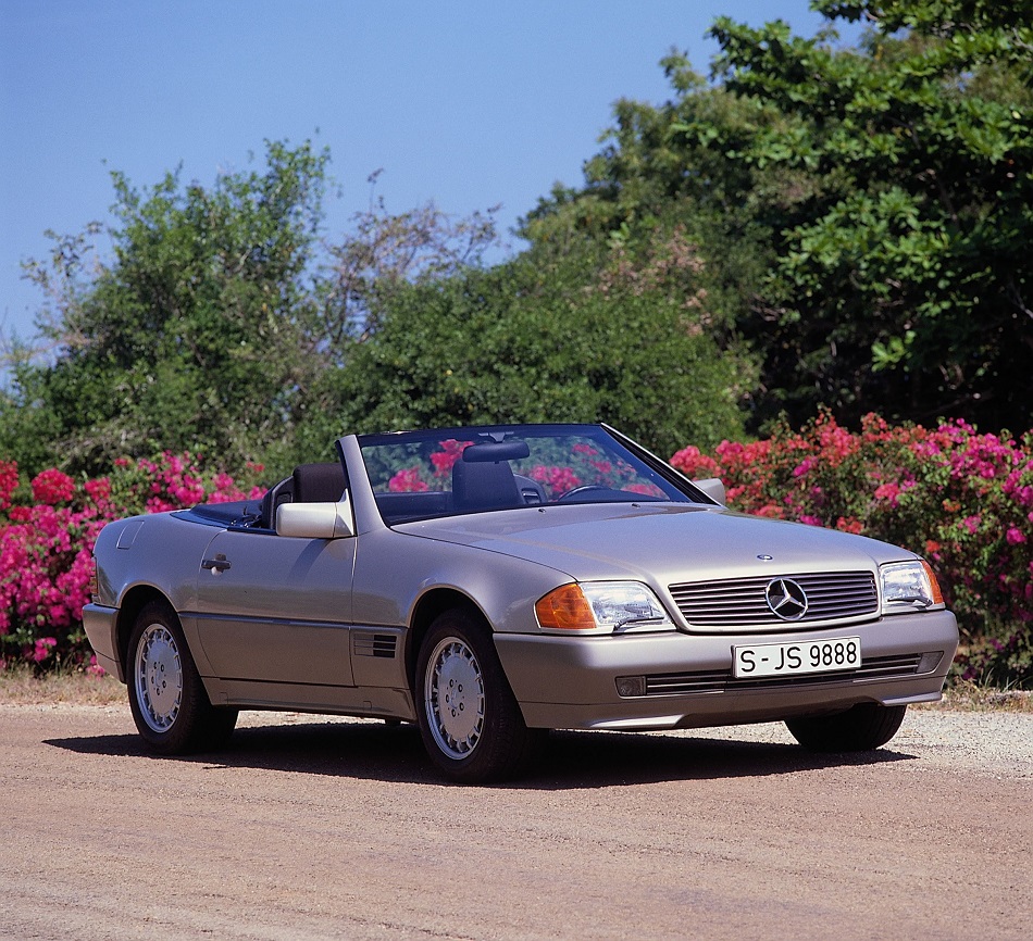 Mercedes-Benz SL (Baureihe R 129, 1989-2001). Das Foto zeigt ein Fahrzeug der ersten Serie. Mercedes-Benz SL (R 129 series, 1989-2001). The photo shows a vehicle from the first production.